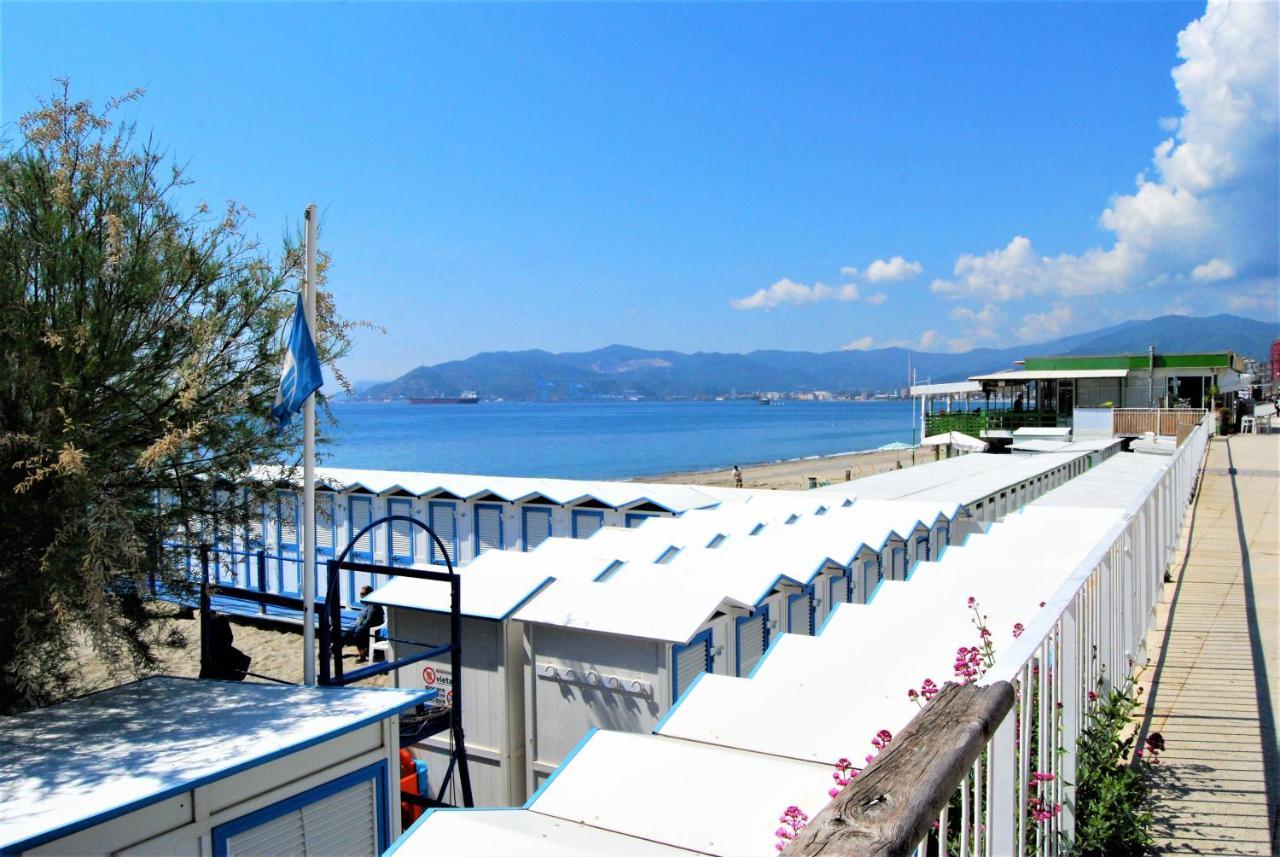 Apartmán Modern & Bright Flat - 2 Min From The Sea Savona Exteriér fotografie